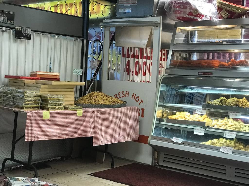 Standard Sweets and Restaurant | restaurant | 2877 Derry Rd E, Mississauga, ON L4T 1A6, Canada | 9056128381 OR +1 905-612-8381