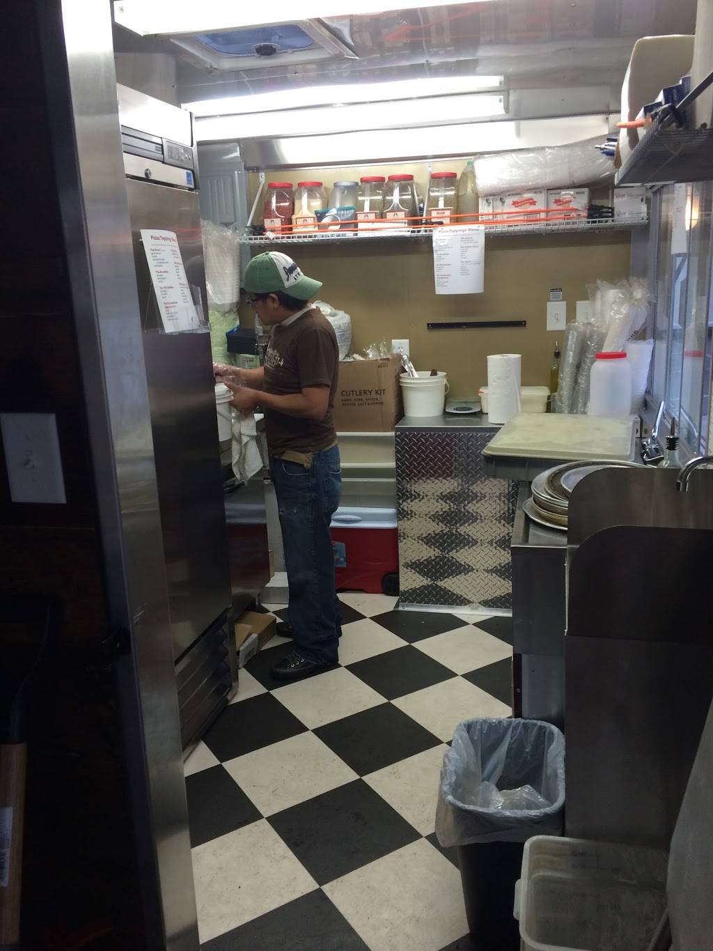 Dominics NY pizza | restaurant | 3300 Marjan Dr #120, Atlanta, GA 30340, USA | 4046834195 OR +1 404-683-4195