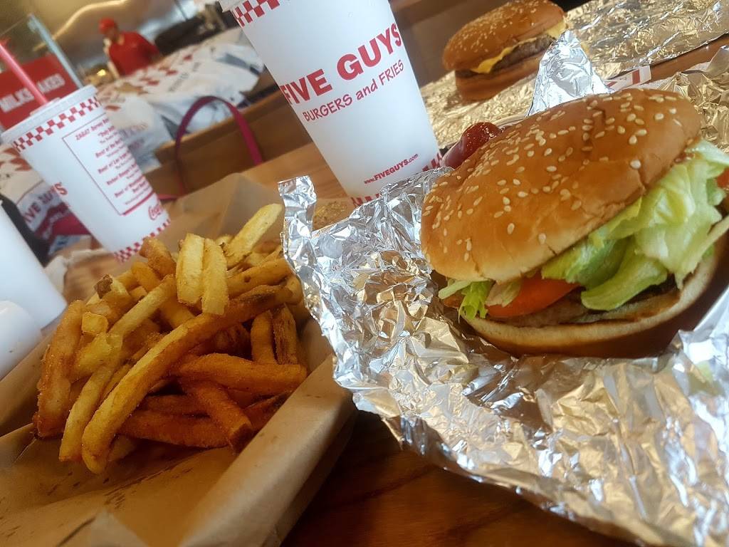 Five Guys | meal takeaway | 455 S 64th St, West Des Moines, IA 50266, USA | 5152074485 OR +1 515-207-4485