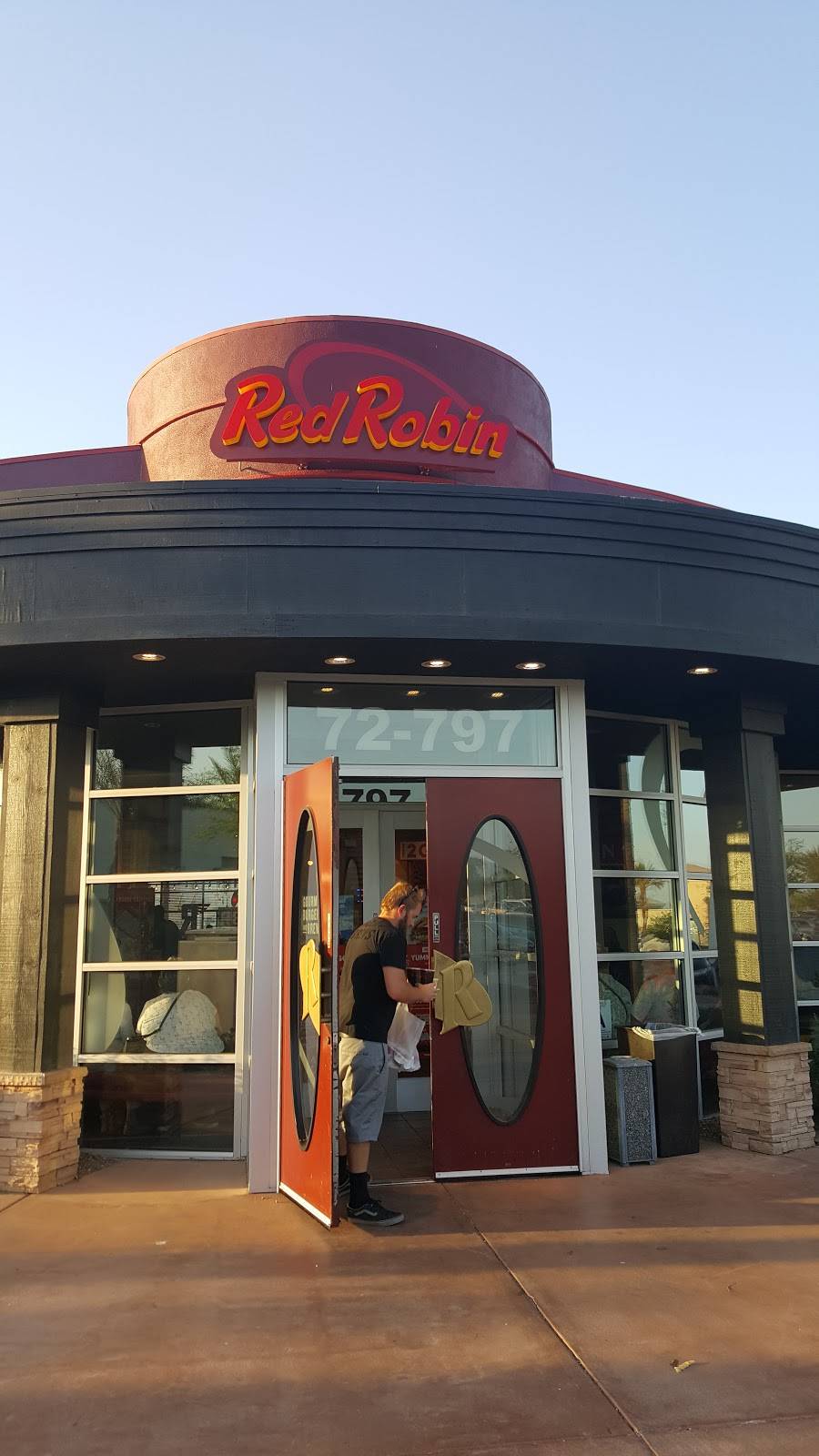 Red Robin Gourmet Burgers and Brews | restaurant | 72-797 Dinah Shore Dr, Rancho Mirage, CA 92270, USA | 7603248310 OR +1 760-324-8310