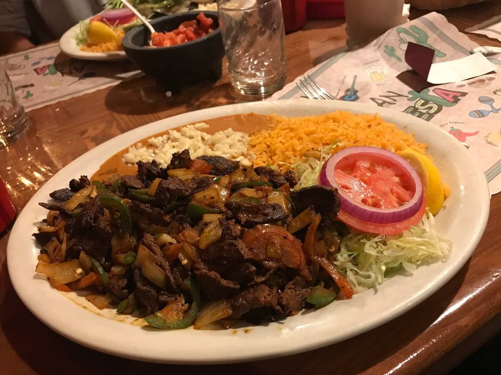 El Jalapeno | restaurant | 2106 W National Ave, Milwaukee, WI 53204, USA | 4143834774 OR +1 414-383-4774