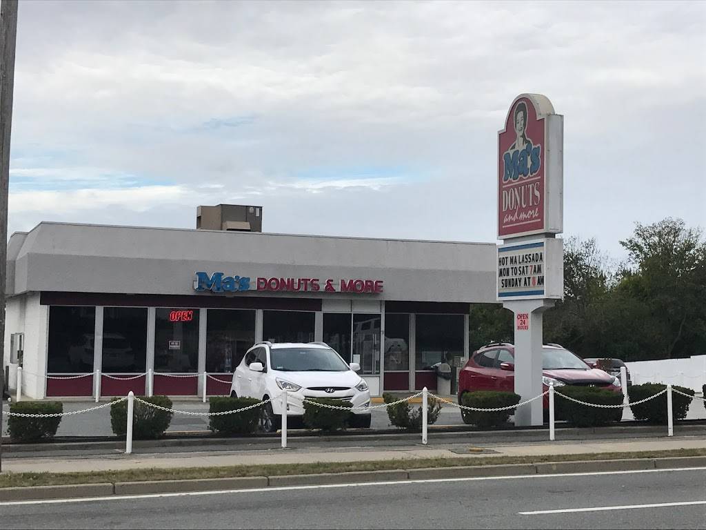 Mas Donuts & More | bakery | 78 W Main Rd, Middletown, RI 02842, USA | 4018415750 OR +1 401-841-5750