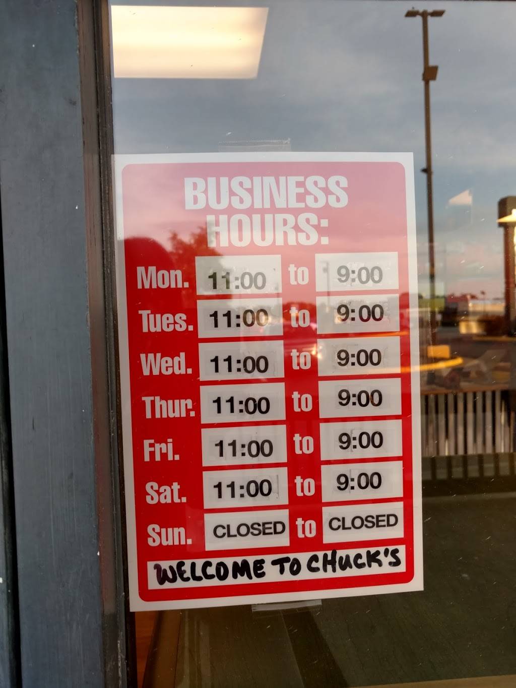 Chucks Famous Chicken Waffles and Seafood | restaurant | 412 Denbigh Blvd, Newport News, VA 23602, USA | 7572432420 OR +1 757-243-2420