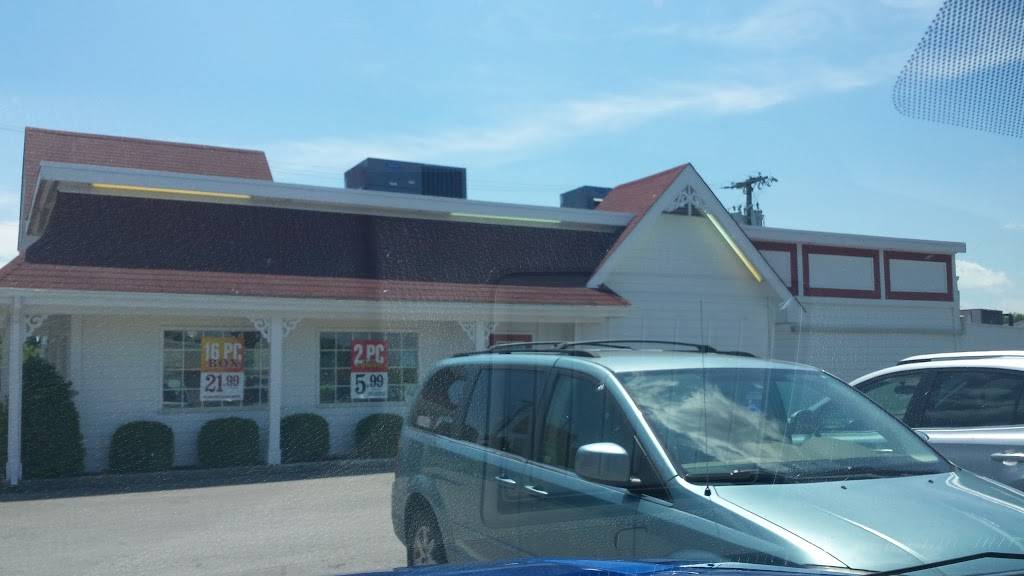 Lees Famous Recipe Chicken | restaurant | 1800 Carter Rd, Owensboro, KY 42301, USA | 2706830584 OR +1 270-683-0584