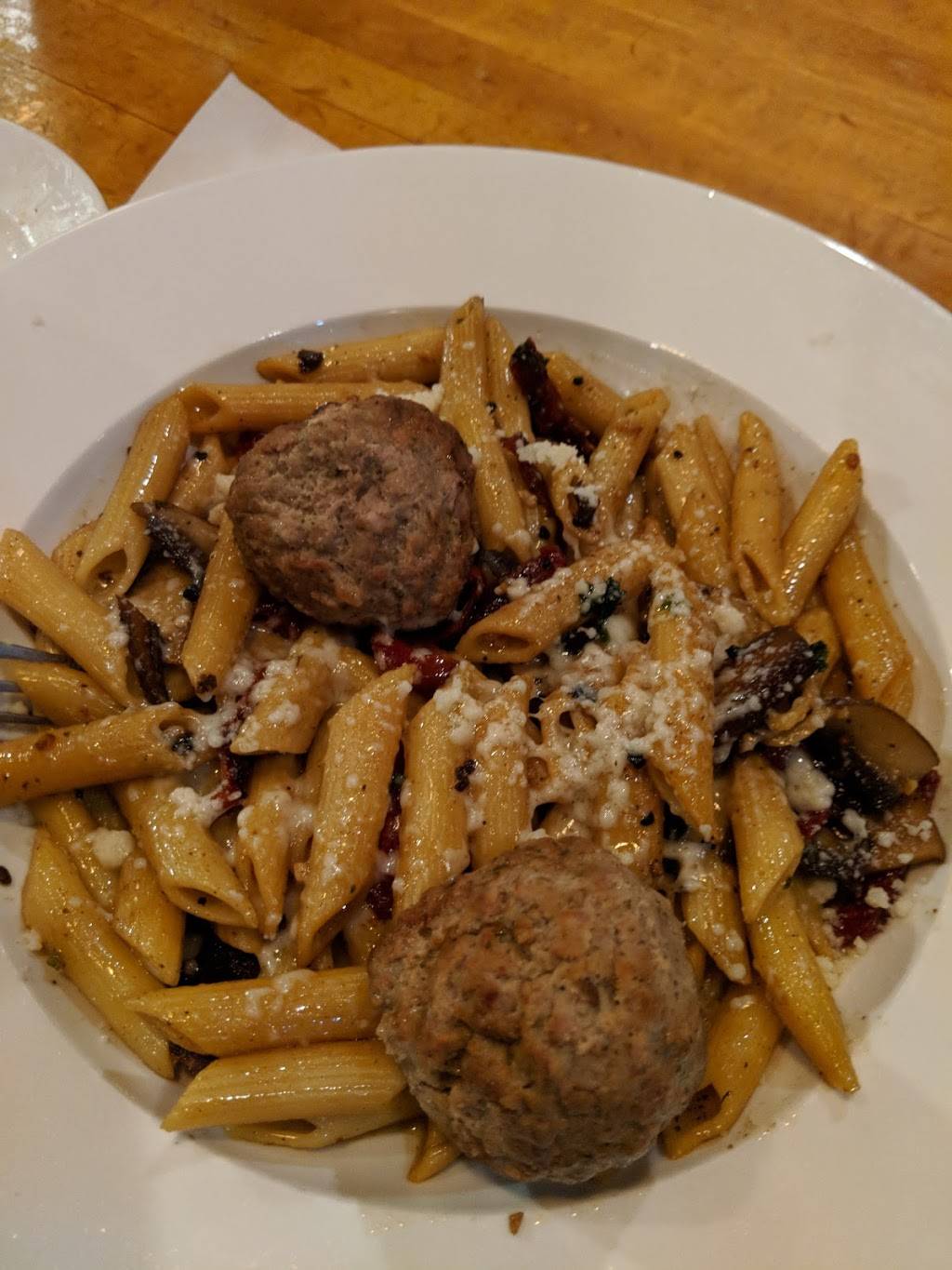 Charlie Gittos Downtown | restaurant | 207 N 6th St, St. Louis, MO 63101, USA | 3144362828 OR +1 314-436-2828