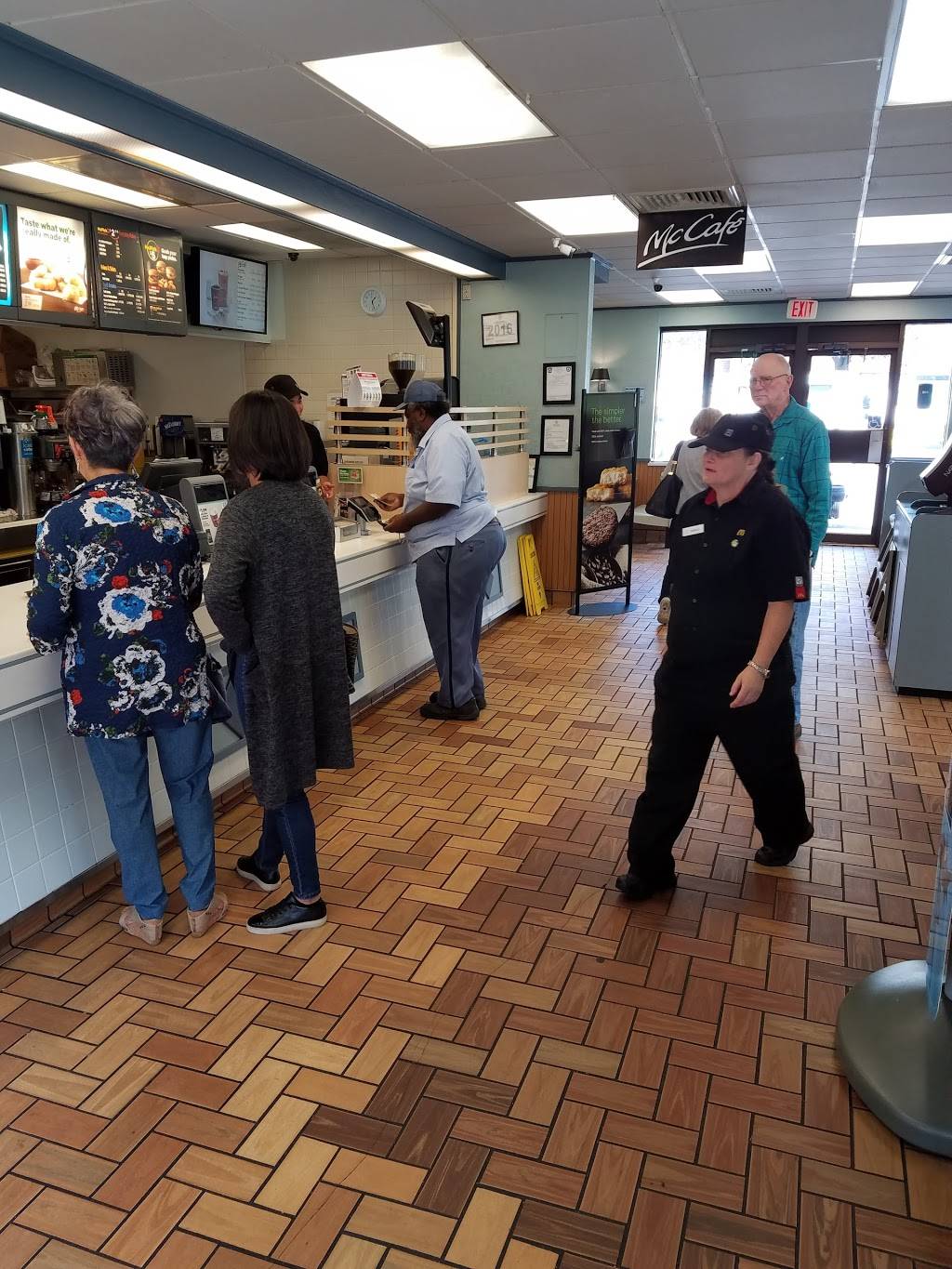 McDonalds | restaurant | 3924 Old Lee Hwy, Fairfax, VA 22030, USA | 7032737570 OR +1 703-273-7570