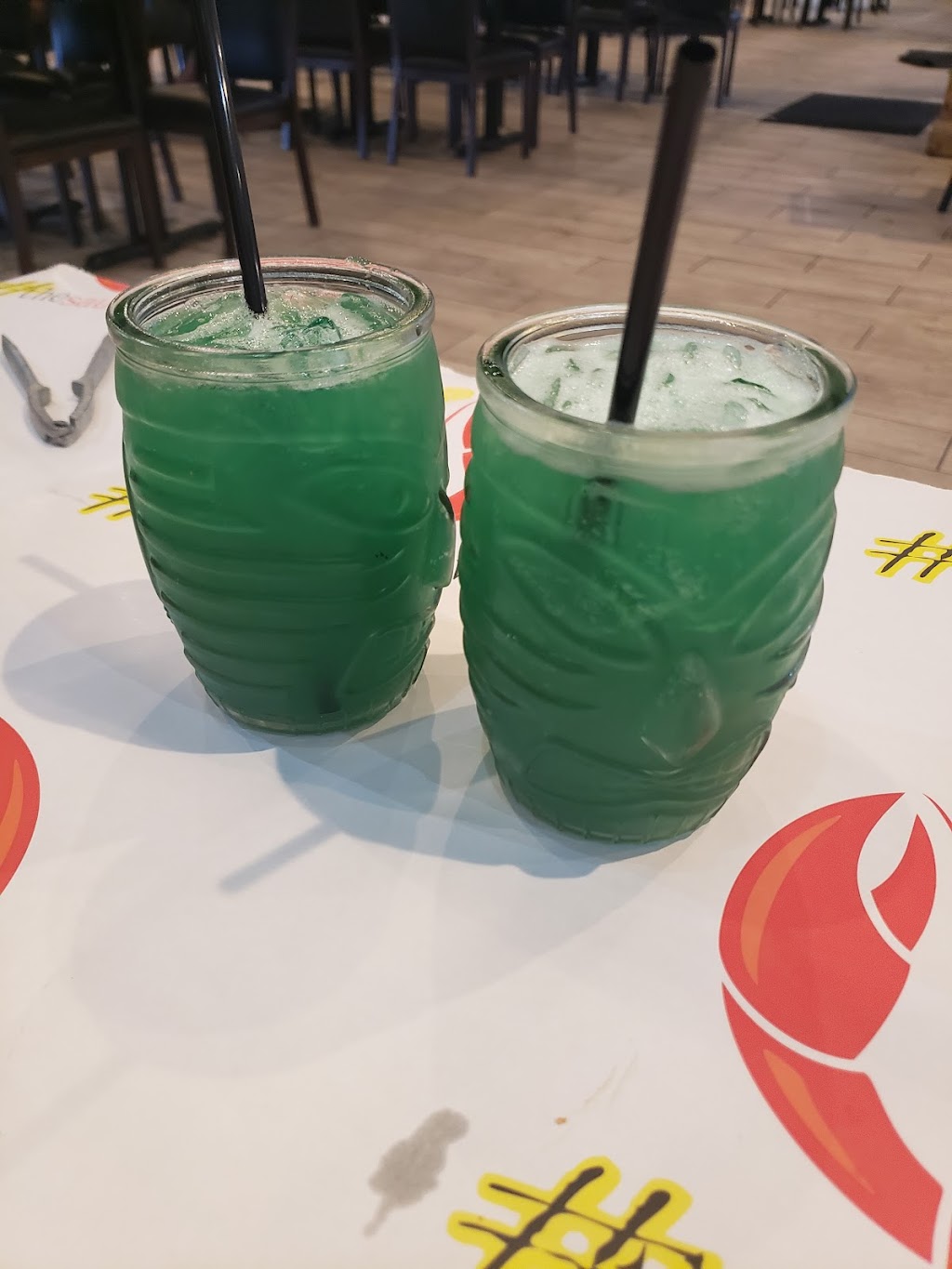 The Saucy Crawfish Seafood Wings and Bar | restaurant | 926 E Fowler Ave, Tampa, FL 33612, USA | 8135787906 OR +1 813-578-7906