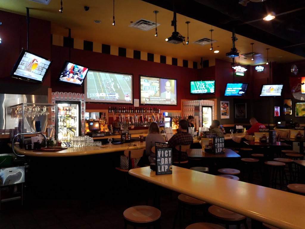 Buffalo Wild Wings | meal takeaway | 1617 Pleasonton Rd #101, Fort Bliss, TX 79916, USA | 9155662999 OR +1 915-566-2999