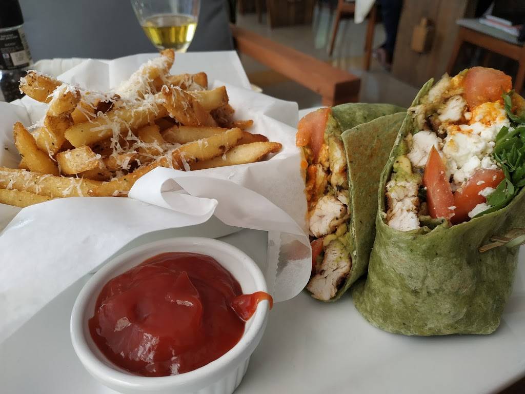 Salt Kitchen & Lounge | restaurant | 350 Ocean Dr, Miami Beach, FL 33139, USA | 3057138025 OR +1 305-713-8025