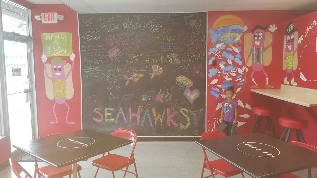 FlyDogz Lincoln | restaurant | 3111 O St ste d, Lincoln, NE 68510, USA | 4024754059 OR +1 402-475-4059