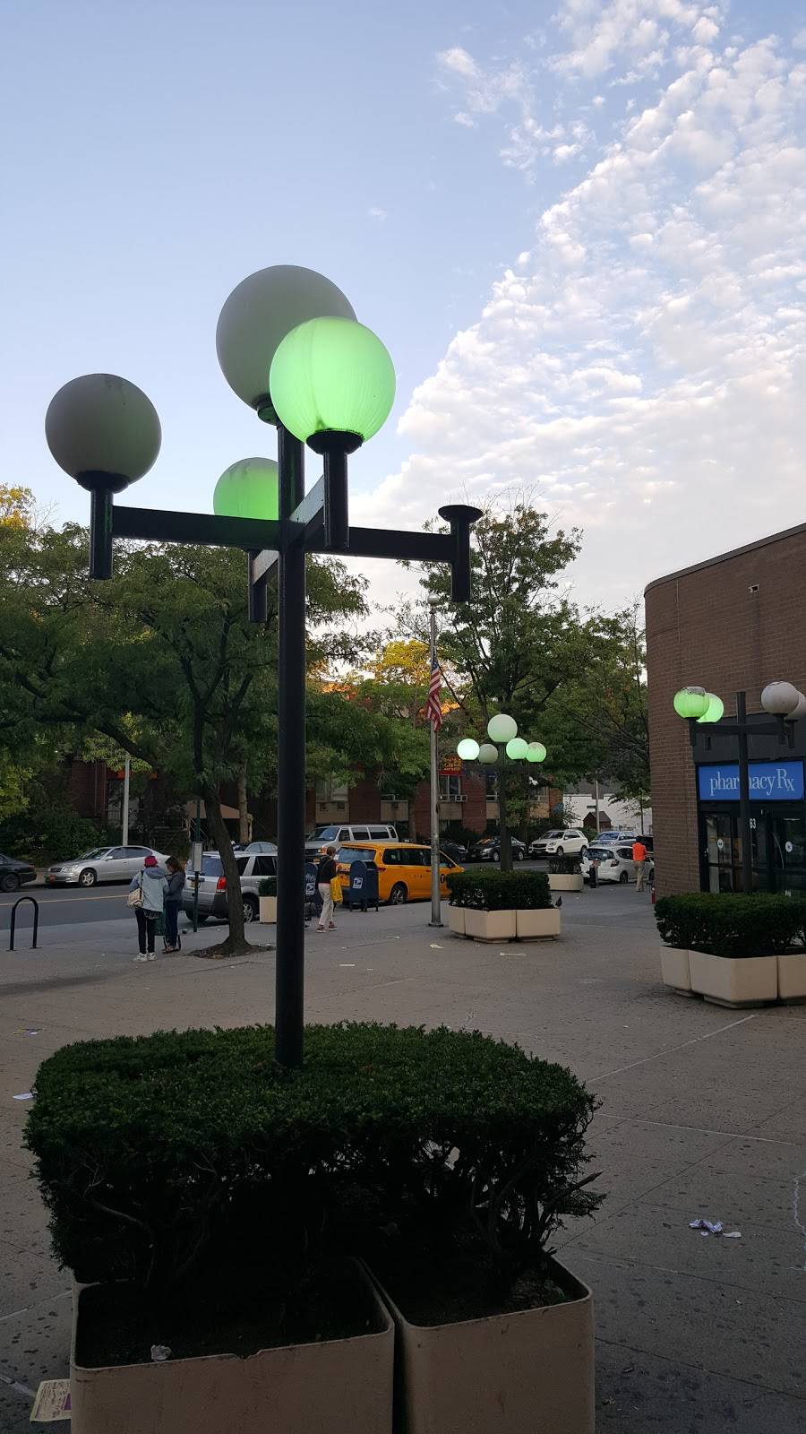 Dunkin | bakery | 4405 Kissena Blvd, Queens, NY 11355, USA | 7188880530 OR +1 718-888-0530