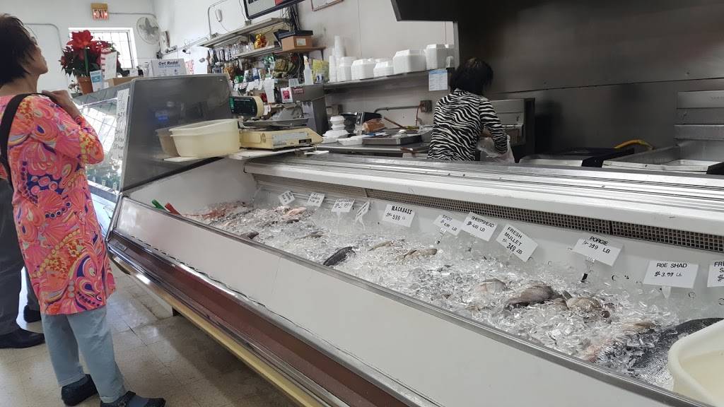 Louisiana Lucky Phat Seafood | restaurant | 2519 The Plaza, Charlotte, NC 28205, USA | 7043322766 OR +1 704-332-2766