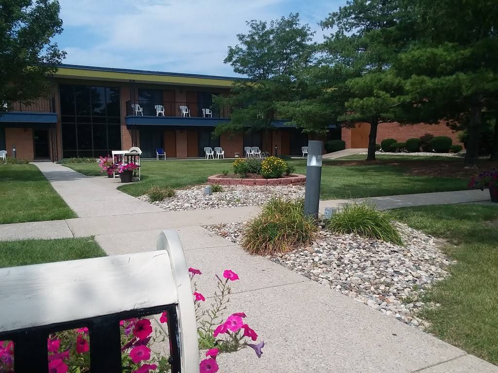 Don Halls Guesthouse | restaurant | 1313 W Washington Center Rd, Fort Wayne, IN 46825, USA | 2604892524 OR +1 260-489-2524