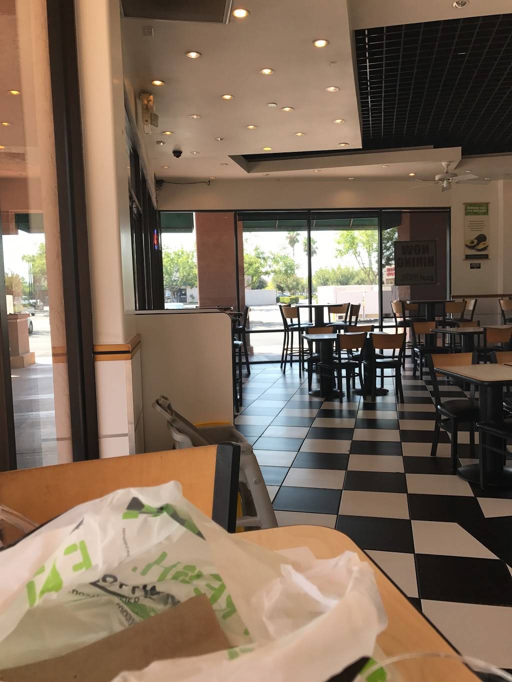 Baja Fresh Mexican Grill | restaurant | 7675 N Blackstone Ave, Fresno, CA 93711, USA | 5594318811 OR +1 559-431-8811