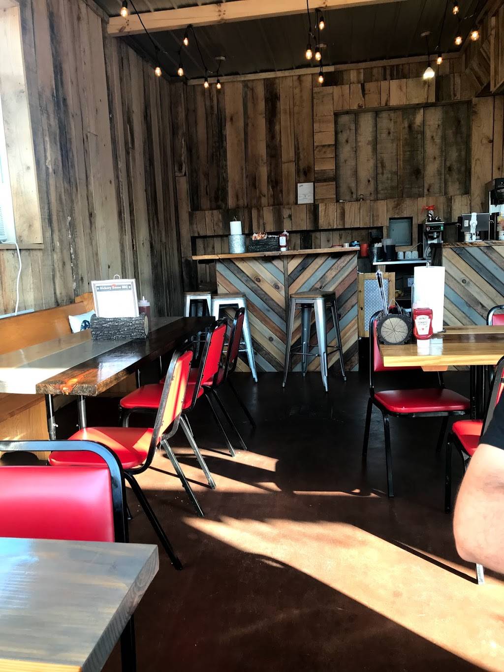 Hickory House Bbq | restaurant | 385 W Main St, Wytheville, VA 24382, USA | 2763352211 OR +1 276-335-2211