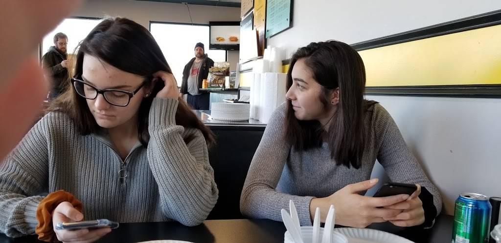 Wings Over Chicopee | restaurant | 1408 Memorial Dr, Chicopee, MA 01020, USA | 4135399464 OR +1 413-539-9464