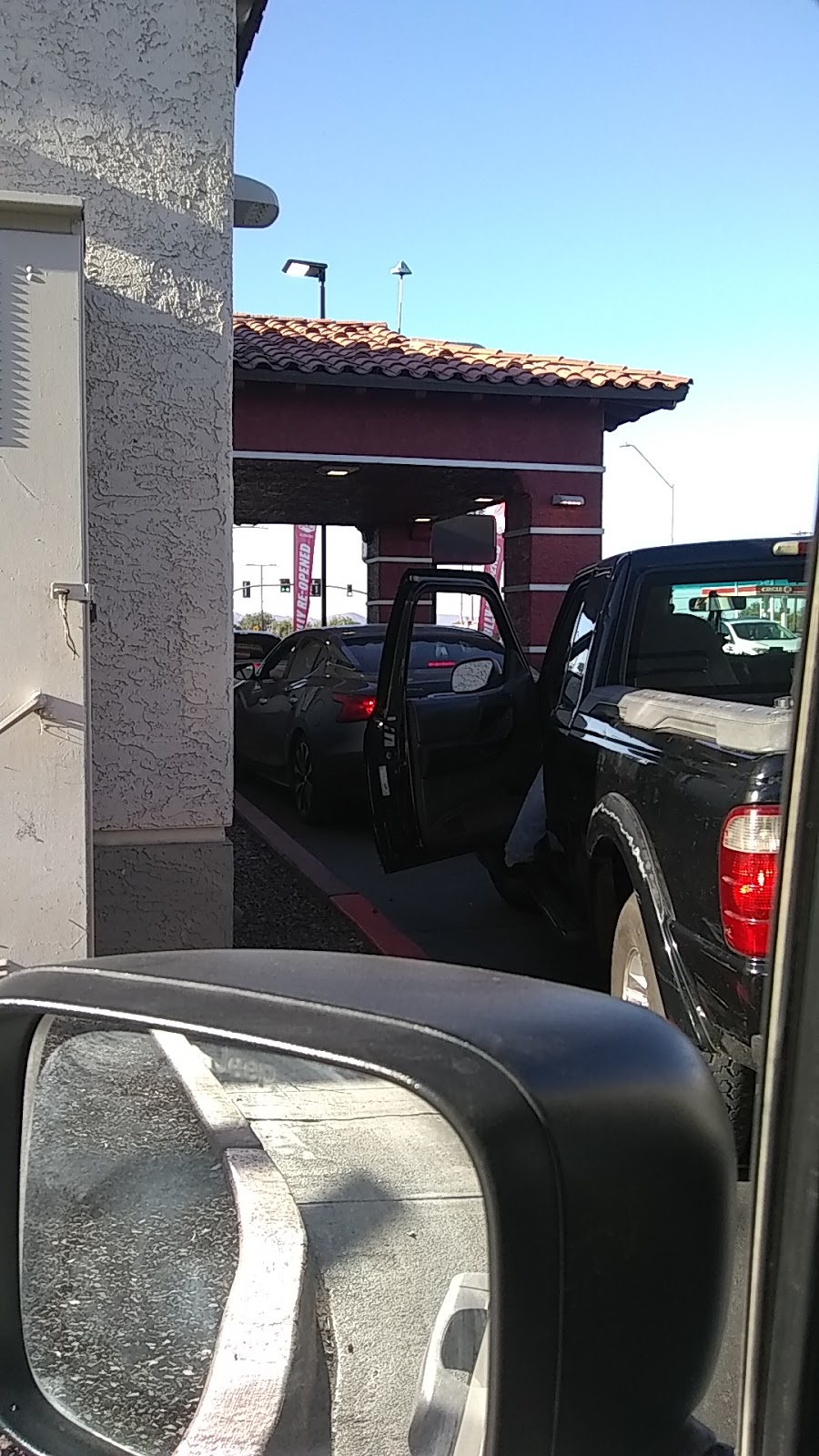 Jack in the Box | restaurant | 140 S 4th Ave, Yuma, AZ 85364, USA | 9283432489 OR +1 928-343-2489