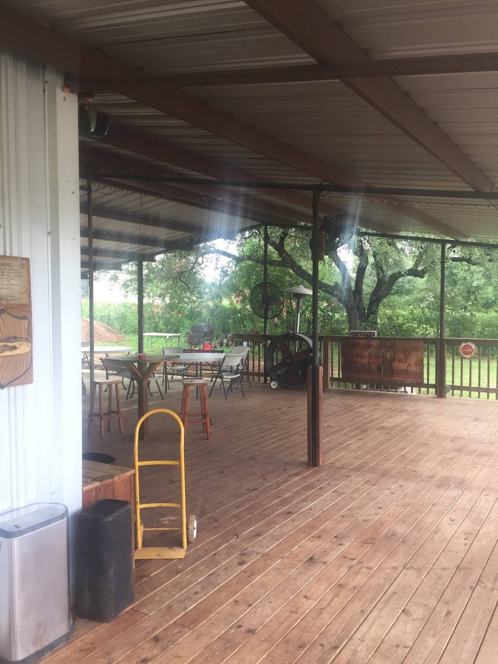 La Carreta de Jalisco | restaurant | 10561 FM 2200, Yancey, TX 78886, USA | 8307411775 OR +1 830-741-1775