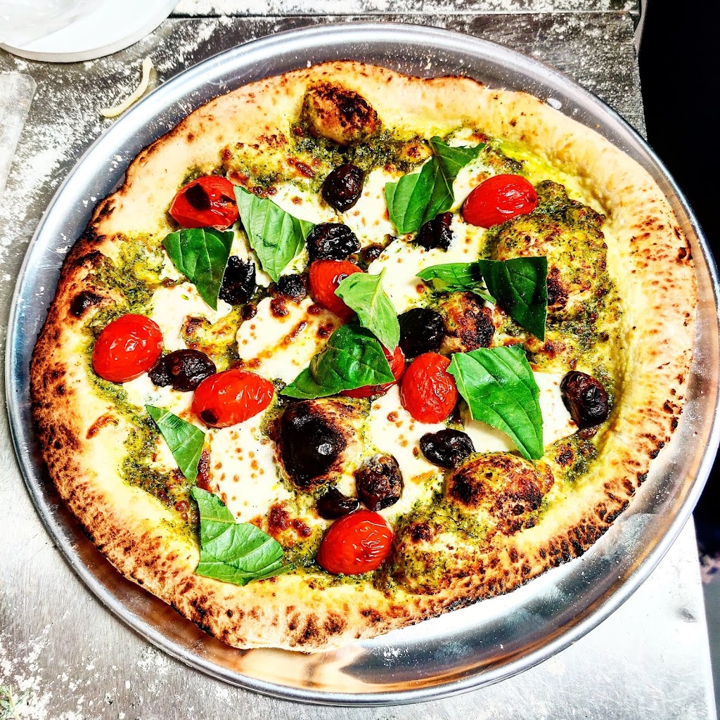 Show Me Pizza | restaurant | 2809 S 1st St, Austin, TX 78704, USA | 5125512657 OR +1 512-551-2657
