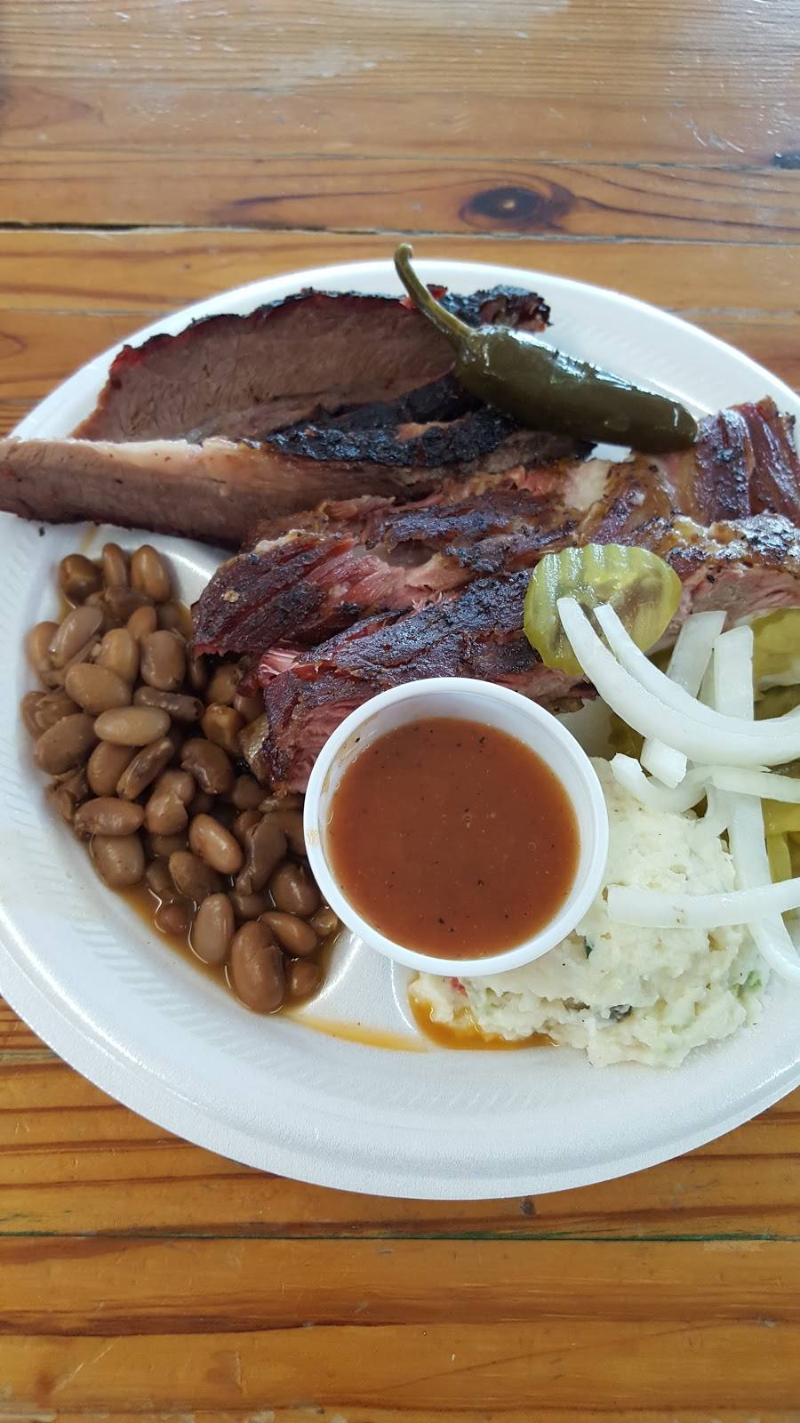 Davilas BBQ | restaurant | 418 W Kingsbury St, Seguin, TX 78155, USA | 8303795566 OR +1 830-379-5566