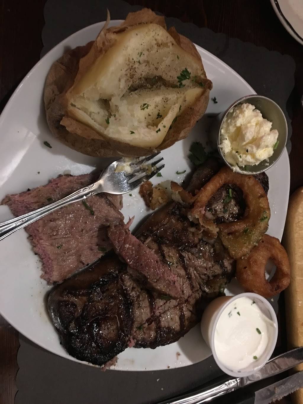 Adams Rib | restaurant | 4517 Main St, Snyder, NY 14226, USA | 7168393846 OR +1 716-839-3846