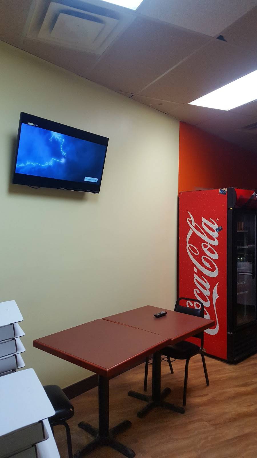 Yaseen Pizza | restaurant | 2895 Bank St, Gloucester, ON K1T 1N2, Canada | 6137396363 OR +1 613-739-6363