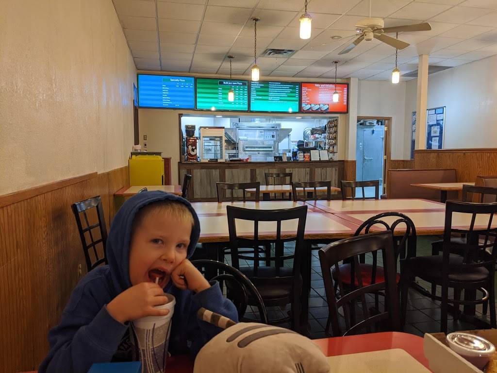 Pizza At The Wharf | restaurant | 2996 28th St SW, Grandville, MI 49418, USA | 6162783314 OR +1 616-278-3314