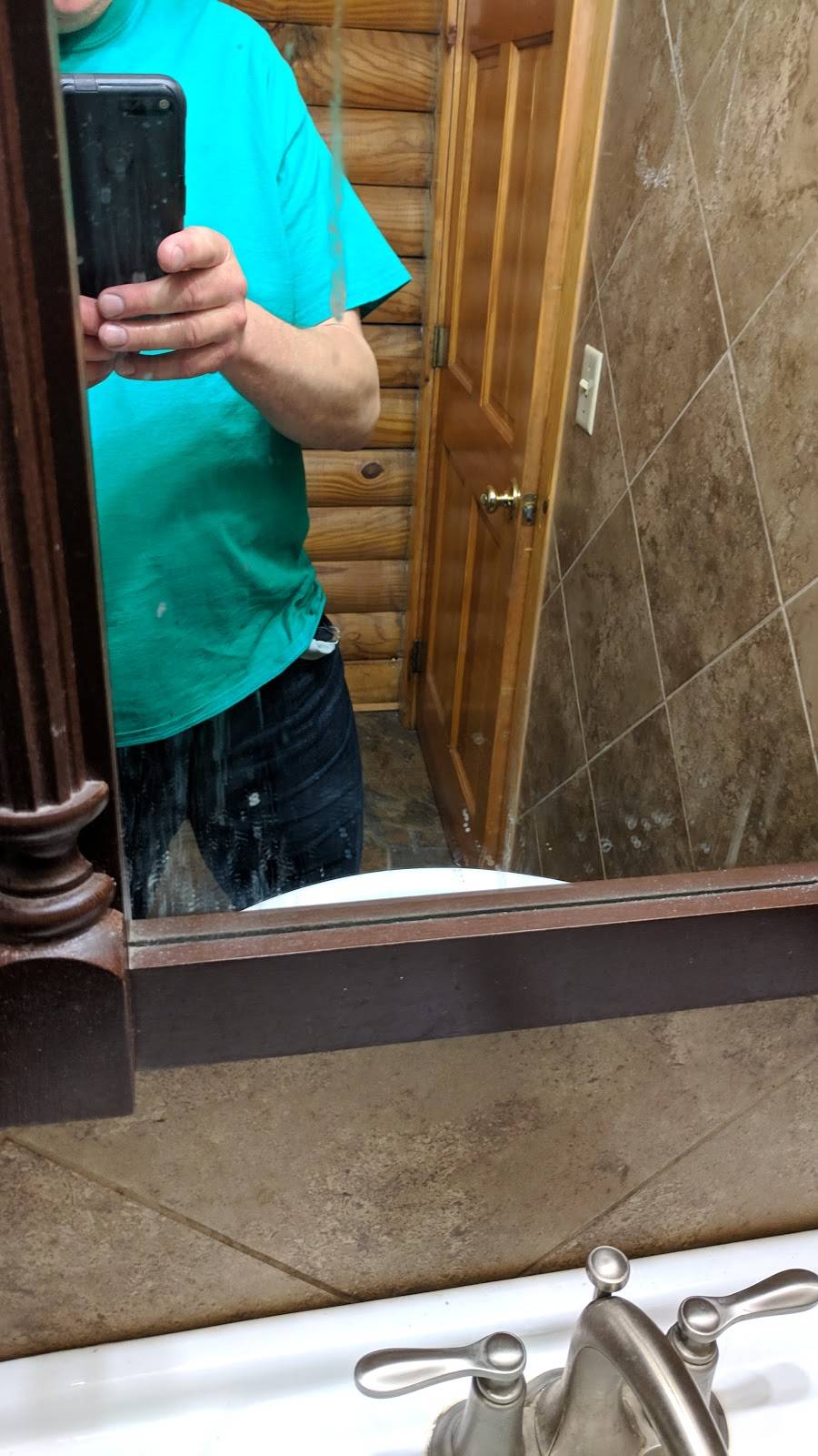 The Cabin Bar N Grille | restaurant | 918 S Center Ave, Hunker, PA 15639, USA | 7249251391 OR +1 724-925-1391