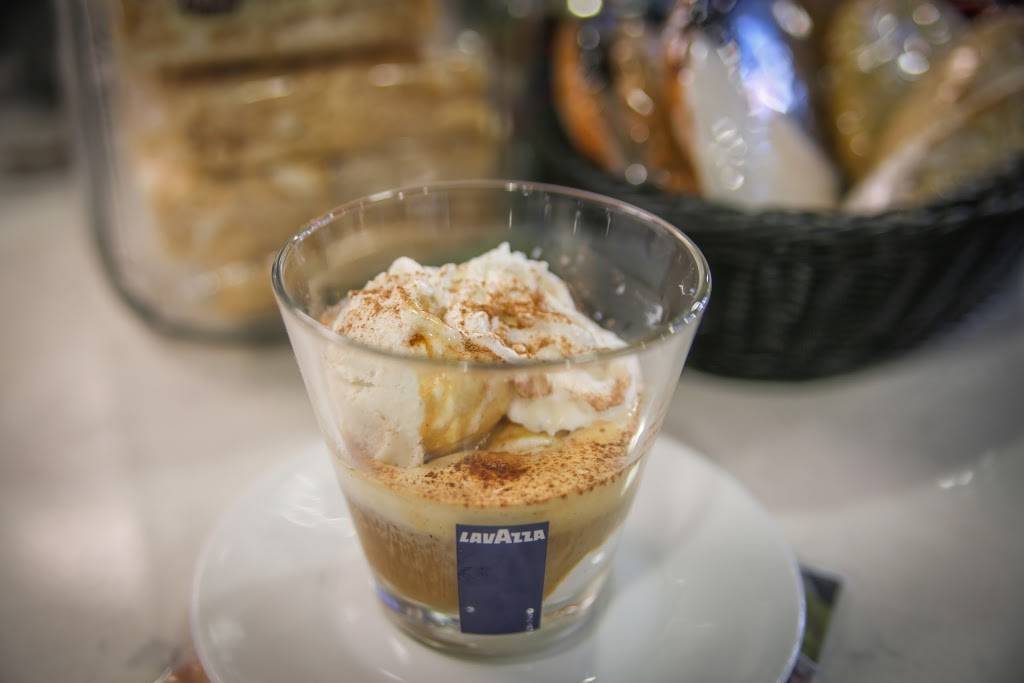 Zias Delicatessen | restaurant | 1401 O St, Sacramento, CA 95814, USA | 9164413354 OR +1 916-441-3354