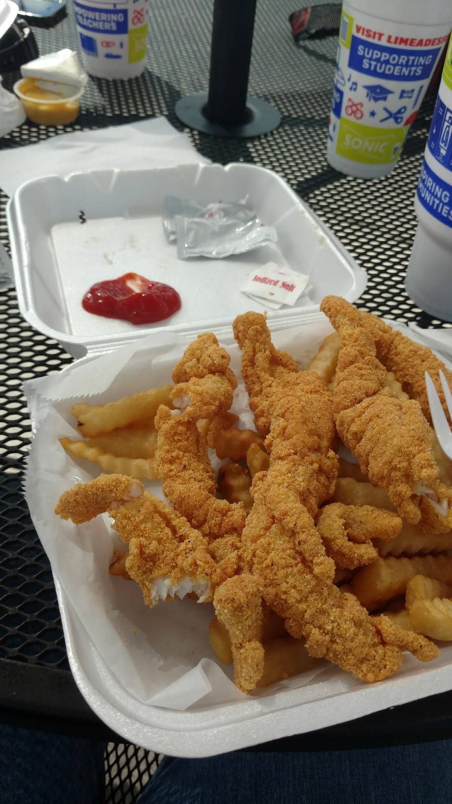 Saks Wing Shak | restaurant | 3911 Brainerd Rd, Chattanooga, TN 37411, USA | 4234999959 OR +1 423-499-9959