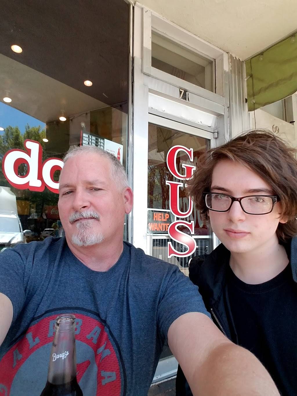 Guss Hot Dogs | restaurant | 71 Church St, Mountain Brook, AL 35213, USA | 2058713938 OR +1 205-871-3938