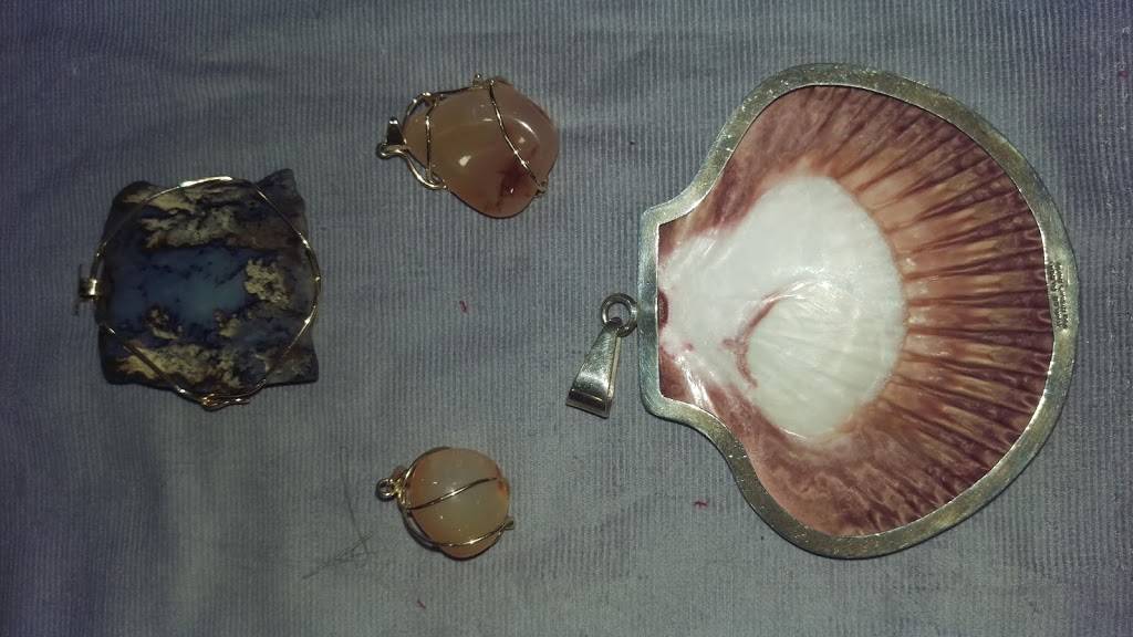 Starbucks | cafe | 1050 IL-83, Mundelein, IL 60060, USA | 8475662841 OR +1 847-566-2841