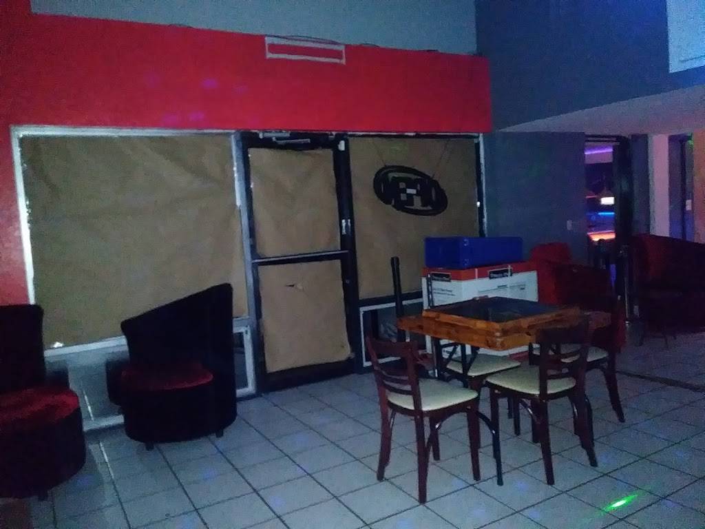 JRs Social Club | restaurant | 608 E Vine St, Kissimmee, FL 34744, USA | 4074860011 OR +1 407-486-0011