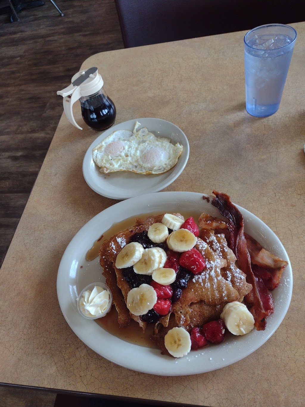 Summit Pancake House and Lounge | restaurant | 603 WA-906, Snoqualmie Pass, WA 98068, USA | 4254346249 OR +1 425-434-6249