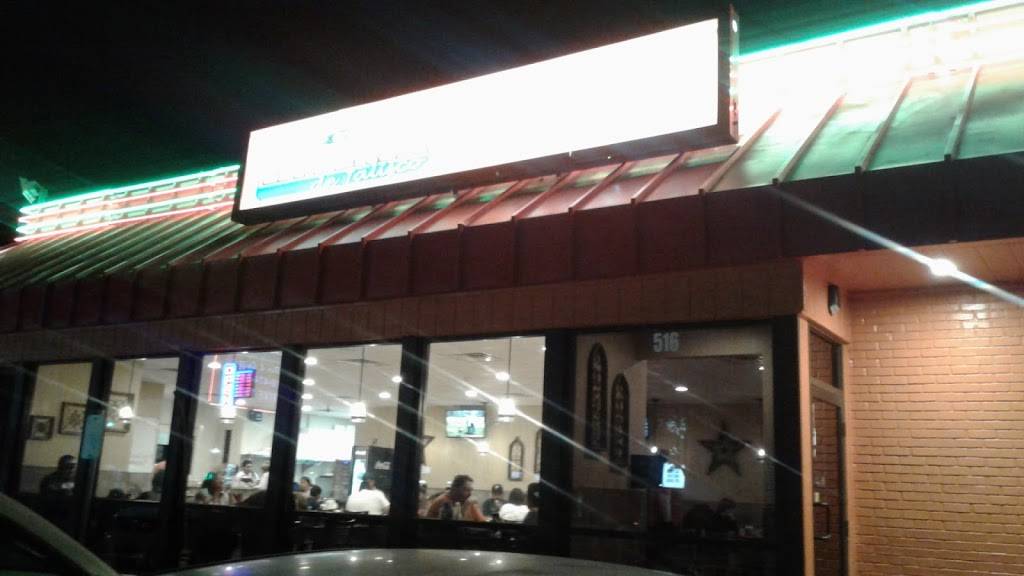 La Perla Bar & Grill | restaurant | 516 SW Military Dr, San Antonio, TX 78221, USA | 2104740597 OR +1 210-474-0597