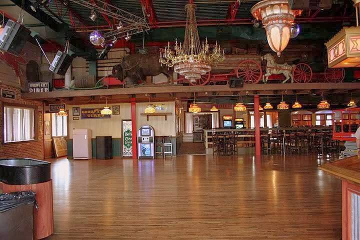 Saddle Up Saloon & Dancehall | night club | 4440 Ogden Ave, Aurora, IL 60504, USA | 6305858600 OR +1 630-585-8600