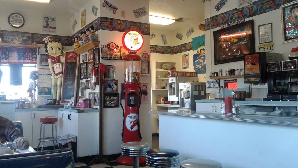 Burger Hut | cafe | 3345 Pacific Hwy, Hubbard, OR 97032, USA | 5039829268 OR +1 503-982-9268