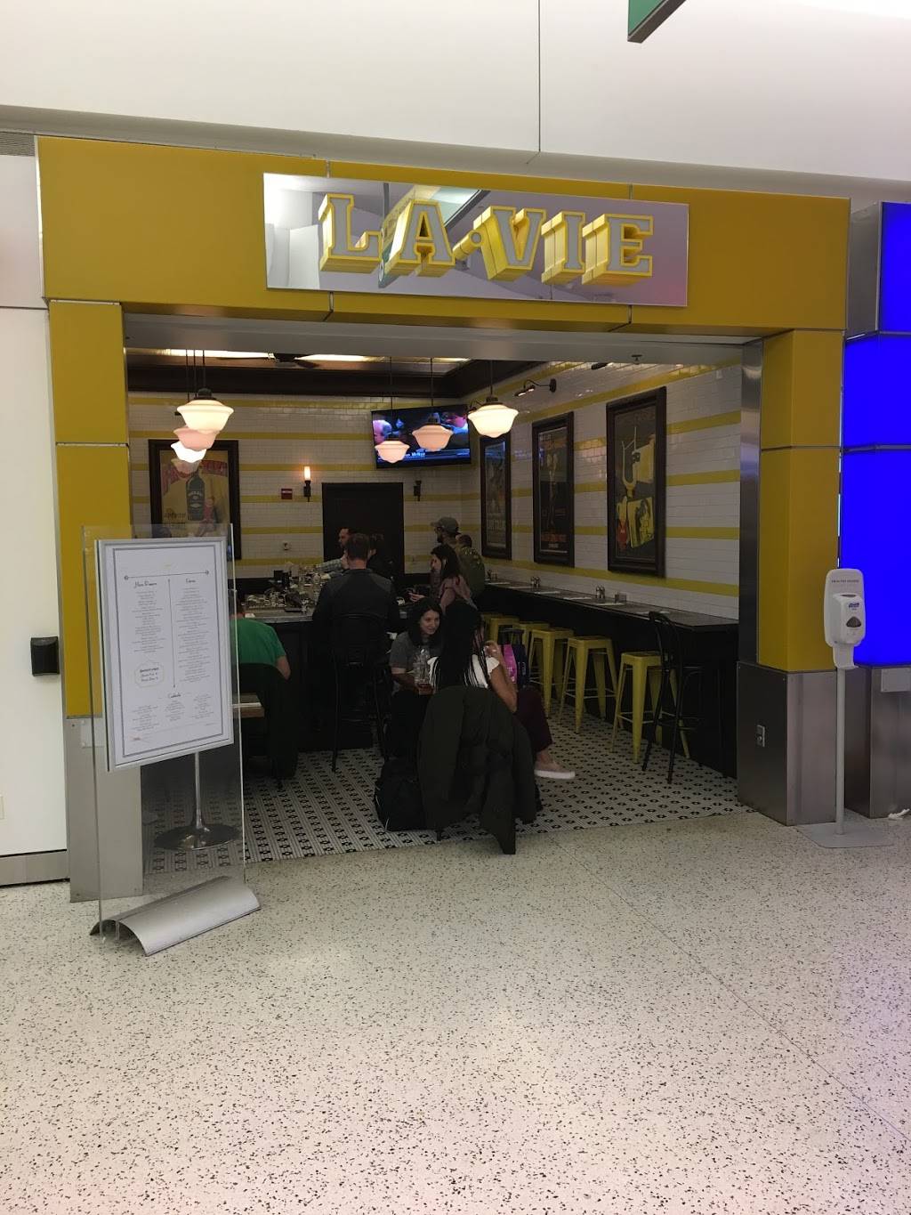 La Vie | restaurant | Terminal 5, John F. Kennedy International Airport, Jamaica, NY 11430, USA | 8665083558 OR +1 866-508-3558