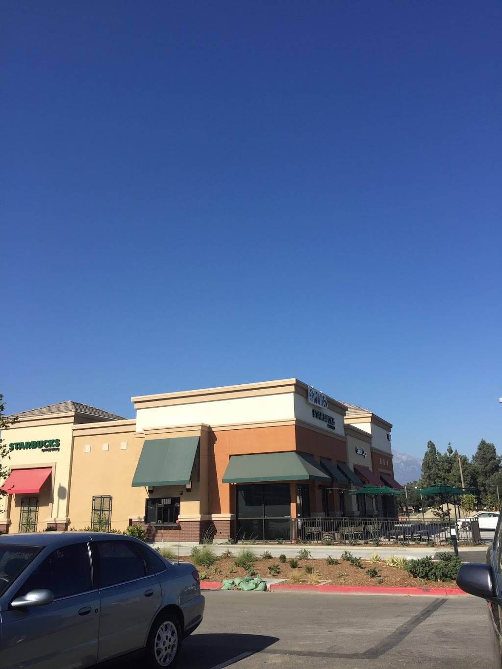 Starbucks | cafe | 2047 Rancho Valley Dr #410, Pomona, CA 91766, USA | 9098020030 OR +1 909-802-0030