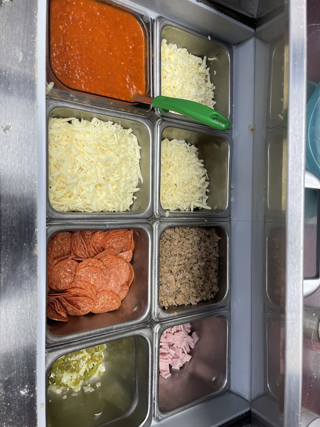 Suzie’s Pizza | restaurant | 100 N 9th St, Richmond, IN 47374, USA | 7653738271 OR +1 765-373-8271