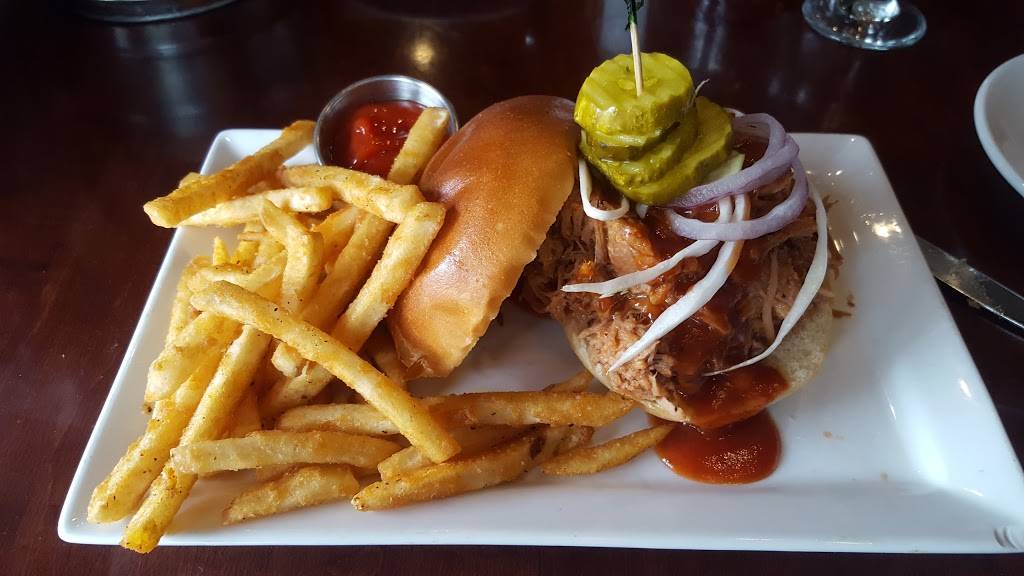 Dixies On Grand | restaurant | 695 Grand Ave, St Paul, MN 55105, USA | 6512227345 OR +1 651-222-7345