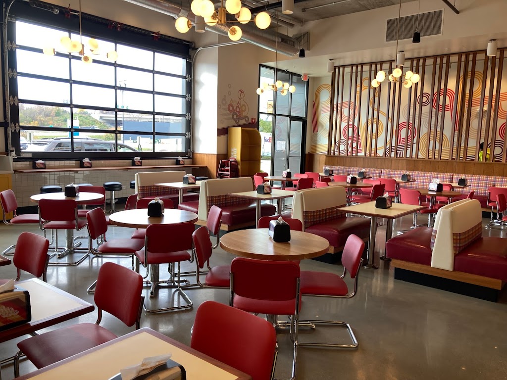 Here Chicky Chicky | restaurant | 20340 W Lord St, Brookfield, WI 53045, USA | 2623954789 OR +1 262-395-4789