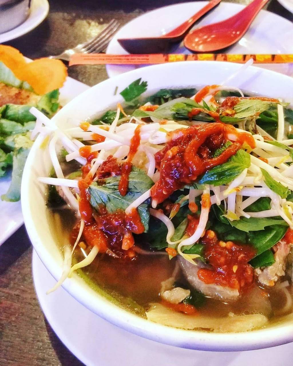 Huong Viet Restaurant | restaurant | 6785 Wilson Blvd, Falls Church, VA 22044, USA | 7035387110 OR +1 703-538-7110