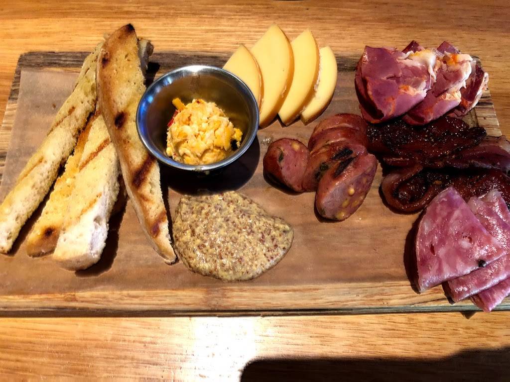 Twin Peaks | restaurant | 14035 W Colfax Dr, Lakewood, CO 80401, USA | 3032788232 OR +1 303-278-8232