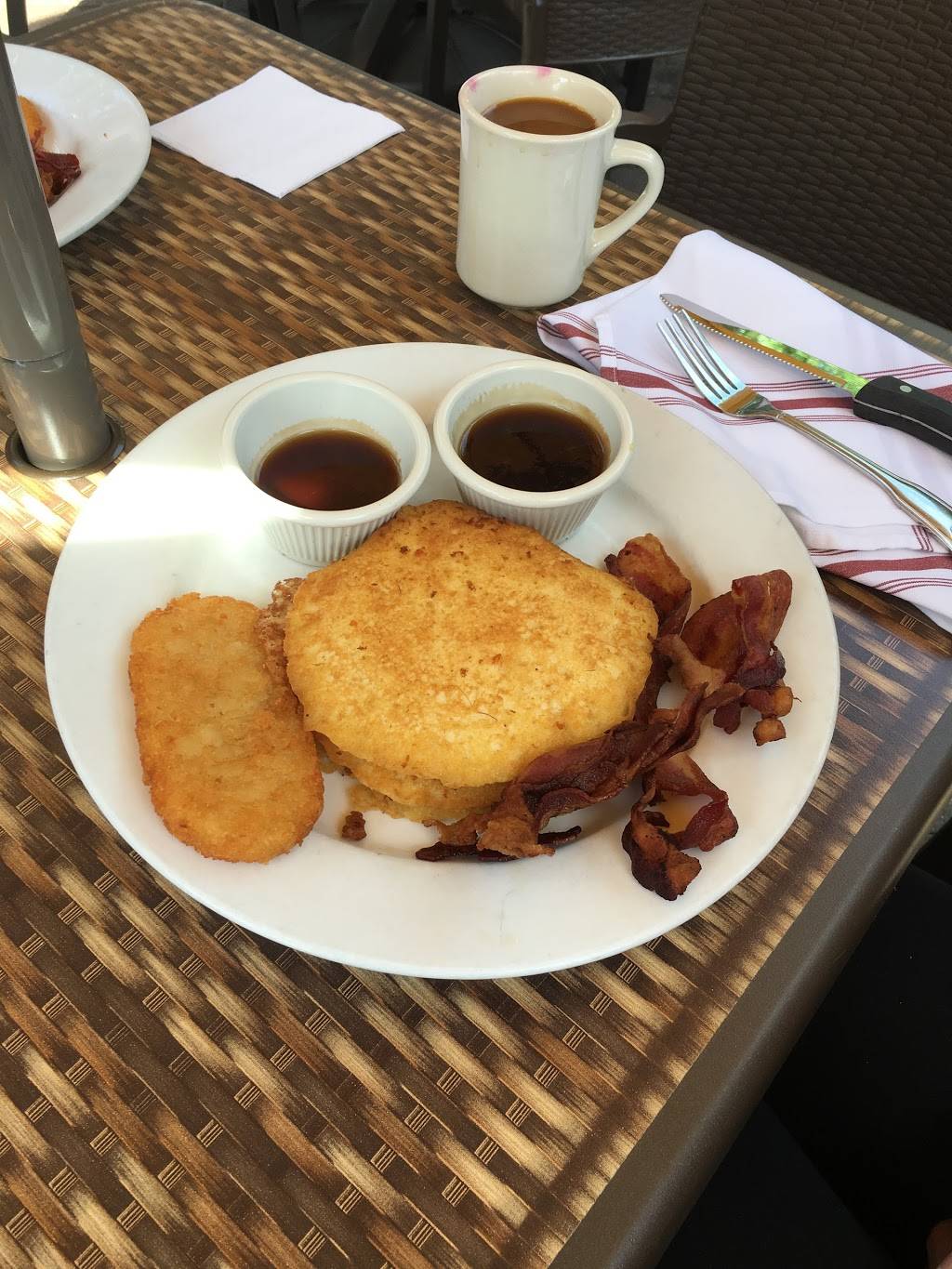 Red Door Tavern | restaurant | 1736 W 5th Ave, Columbus, OH 43212, USA | 6144885433 OR +1 614-488-5433