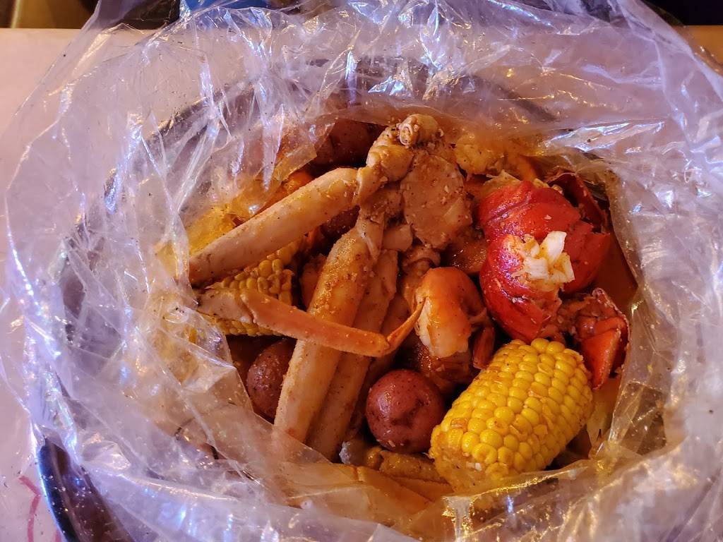 Mr. & Mrs. Crab | restaurant | 4426 W Gandy Blvd, Tampa, FL 33611, USA | 8135155828 OR +1 813-515-5828