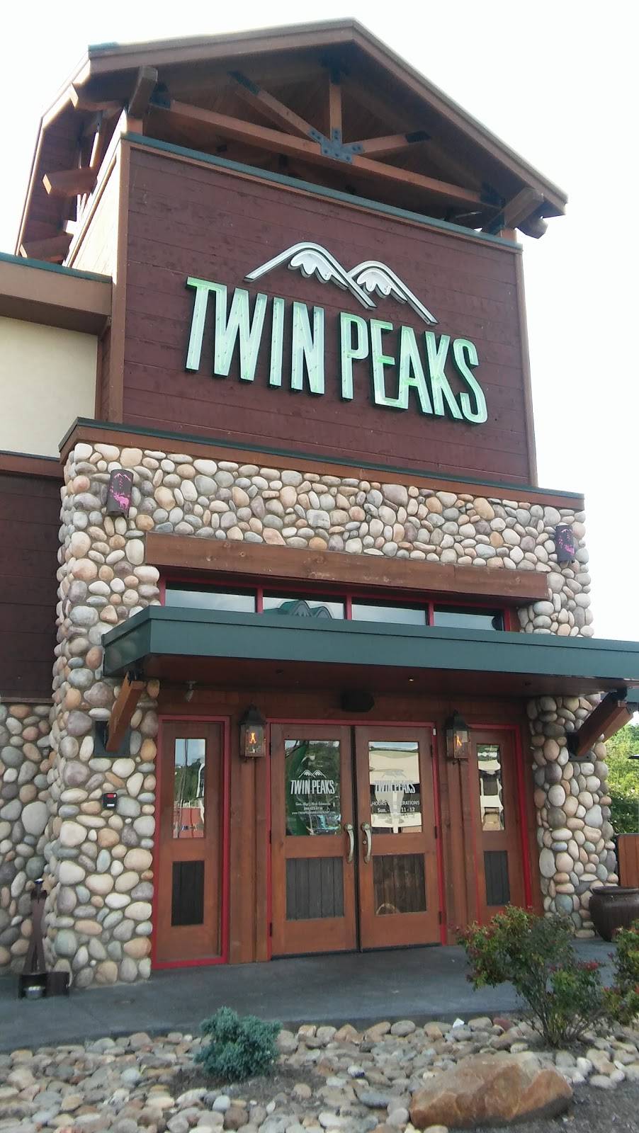 Twin Peaks Knoxville | restaurant | 135 N Northshore Dr, Knoxville, TN 37919, USA | 8656225730 OR +1 865-622-5730
