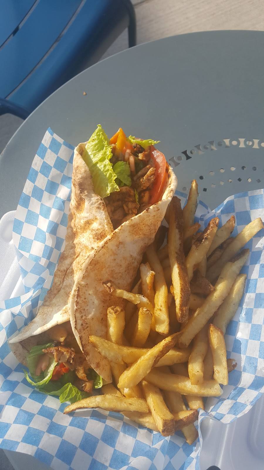 Le Chateau Chicken | restaurant | 300 City Centre Dr, Mississauga, ON L5B 3C1, Canada | 4168242113 OR +1 416-824-2113