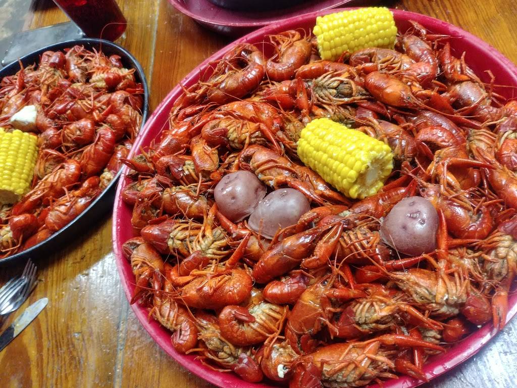 Crazy Bout Crawfish | restaurant | 1905 Rees St, Breaux Bridge, LA 70517, USA | 3373323071 OR +1 337-332-3071