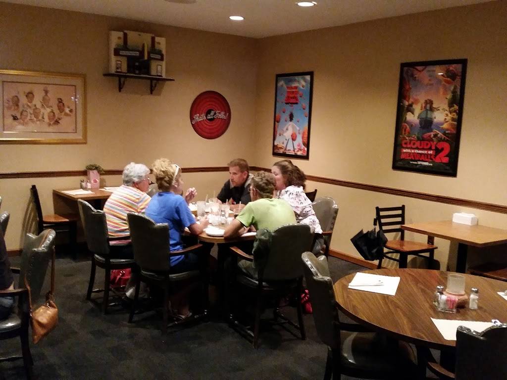 Robies Restaurant & Bar | restaurant | 109 W Main St, Attica, IN 47918, USA | 7657644351 OR +1 765-764-4351